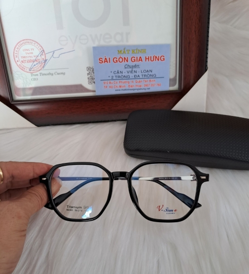 GỌNG NHỰA DẺO V- TIM TITAIUM MS - 86085 C1
